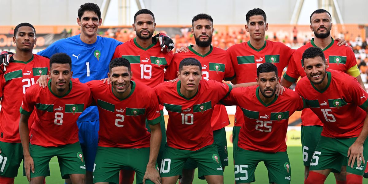 أعلن الناخب الوطني وليد الركراكي، مدرب المنتخب المغربي الأول لكرة القدم، لائحة اللاعبين المقرر توجيه الدعوة إليهم لخوض نهائيات كأس إفريقيا للأمم، شهر يناير المقبل، في دولة كوت ديفوار. وذكر الناخب الوطني، ضمن ندوة صحافية بمركب محمد السادس لكرة القدم في المعمورة بمدينة سلا، أن الأمر يتعلق بكل من: الحراس ياسين بونو ومنير الكجوي المحمدي والمهدي بنعبيد، والمدافعين رومان سايس ونايف أكرد وأشرف حكيمي ونصير مزراوي ويحيى عطية الله، ويونس عبد الحميد وشادي رياض وعبد الكبير عبقار ومحمد الشيبي. كما اختار الركراكي لاعبي وسط الميدان أمير ريشارلدسون وسفيان أمرابط وأسامة العزوزي وسفيان أملاح، وبلال الخنوس، وعز الدين أوناحي وإسماعيل صيباري وأمين حارث، واستقر على الاستعانة بالمهاجمين يوسف النصيري وأيوب الكعبي وطارق تيسودالي، وحكيم زياش وأمين عدلي وعبد الصمد الزلزولي وسفيان بوفال.